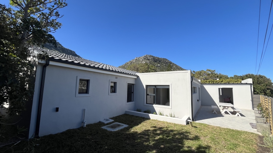 5 Bedroom Property for Sale in Clovelly Western Cape